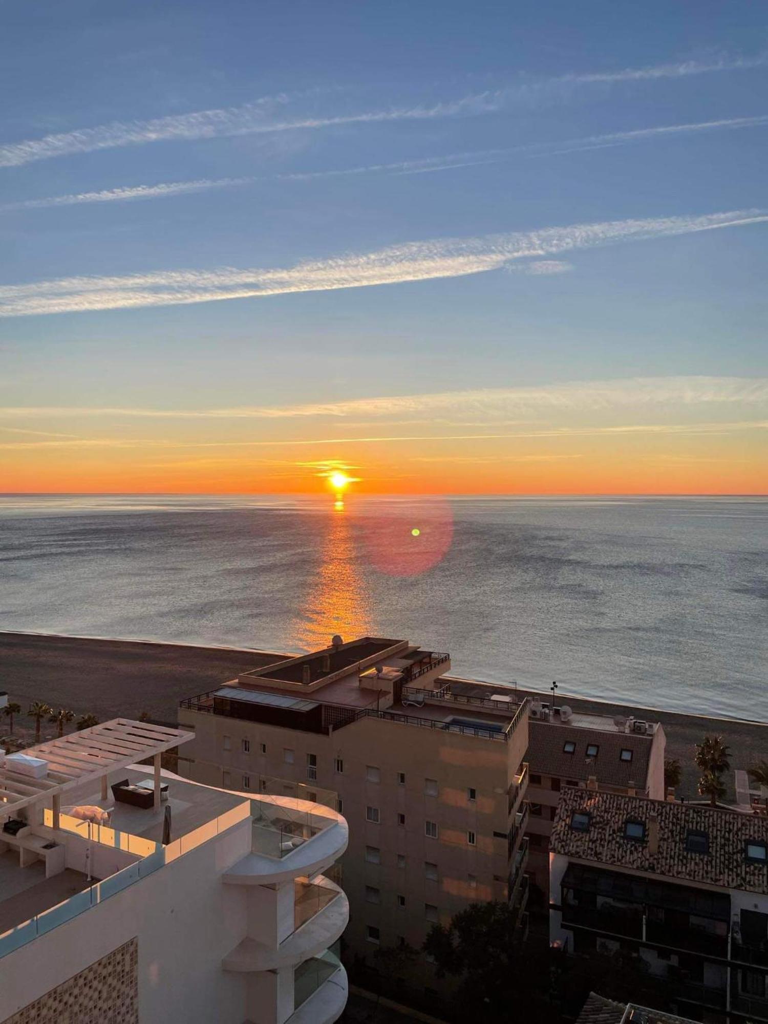 フエンヒロラPanoramic Seaview Penthouse The Waveアパートメント エクステリア 写真